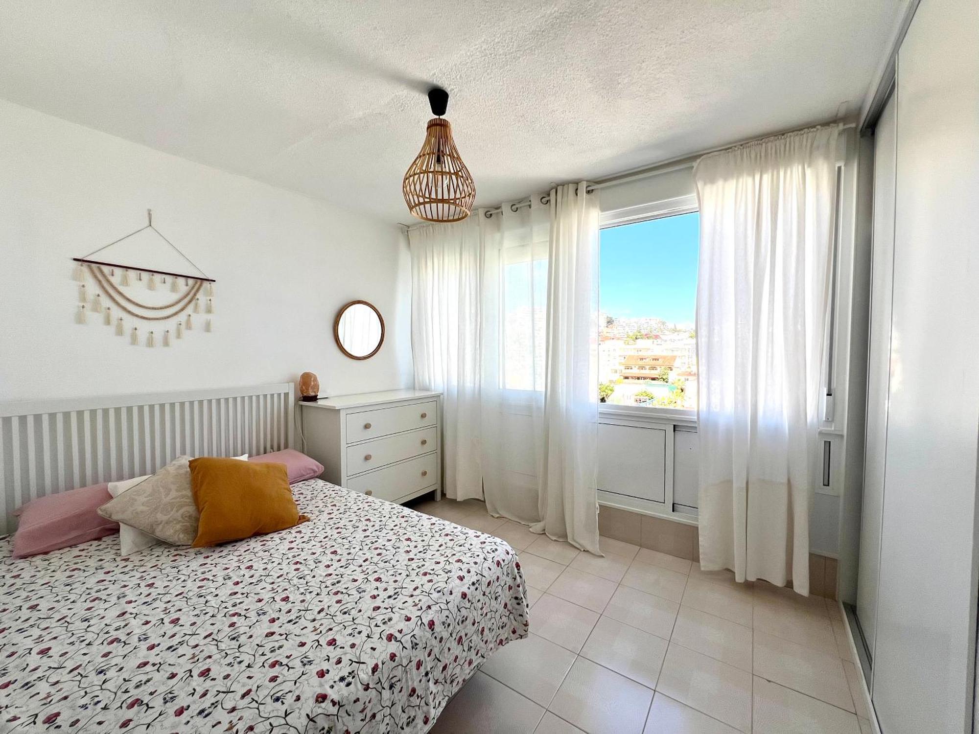 Apartamento En Carihuela Con Vistas Y Plaza De Garaje, Nucleo Cristal *
